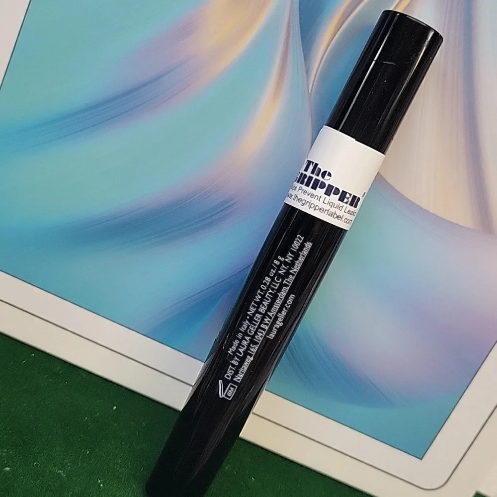 Laura Geller GlamLASH Dramatic Volumizing Mascara - Black New